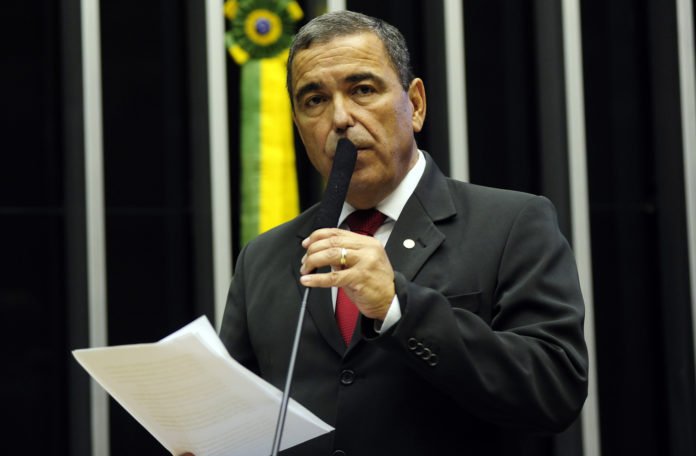 GL_Deputado-Marcus-Vicente-pode-assumir-presidencia-da-CBF_24022015001